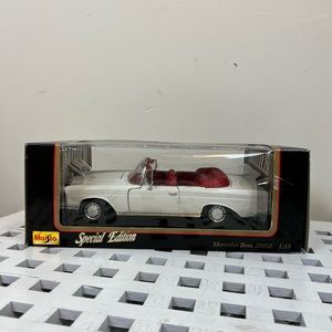 Mercedes Benz 280SE by Maisto